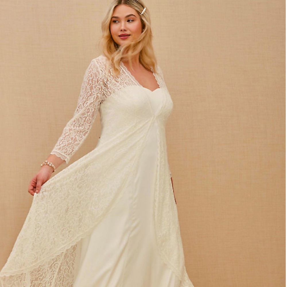 Ivory Scalloped Duster (Ever After Collection)